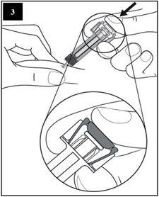 La troisième étape du guide montre une version agrandie de la deuxième étape, mettant en évidence le fait que le dépisteur est complètement enfoncé dans les ailes du protège-seringue