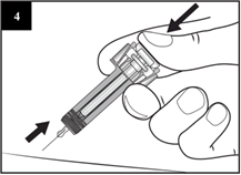 La quatrième étape du guide montre que la seringue est retirée de la peau tandis que le pouce reste sur le dépisteur