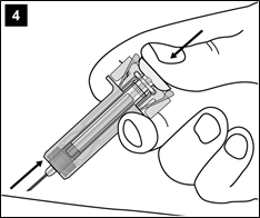 Schritt vier der Anleitung zeigt, wie die Spritze von der Haut entfernt wird, während der Daumen auf dem Deplunger verbleibt