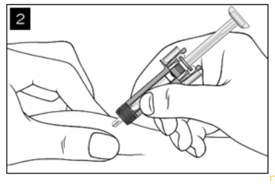 Krok drugi przewodnika przedstawia wprowadzanie igły w skórę, która jest ściskana między kciukiem a palcem wskazującym