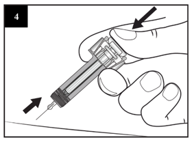 Juhendi neljandas etapis on näidatud süstla eemaldamine nahast, samal ajal kui pöial jääb kolvile.